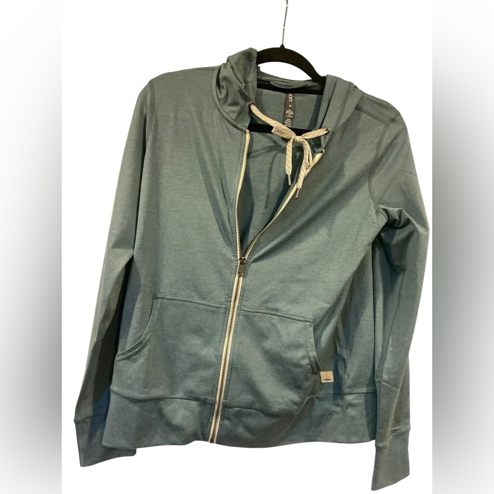 NWOT Vuori performance hoodie BLUE Size XS